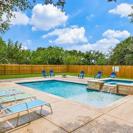 Spacious 5 Bdrm Home Mins To Wineries With Private Pool And Hot Tub!